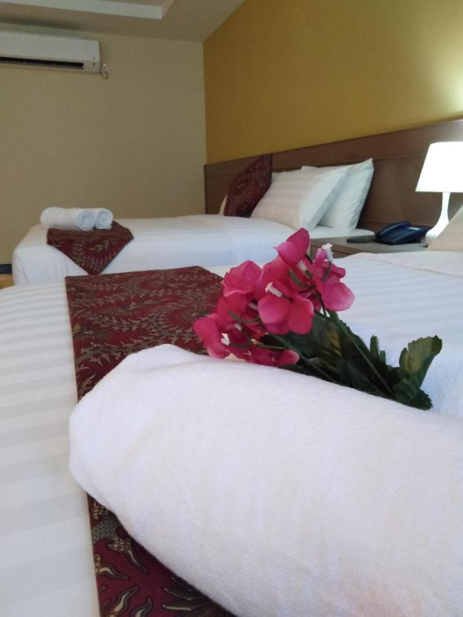 Temu Primula Hotel Kampong Seberang Timor Ngoại thất bức ảnh