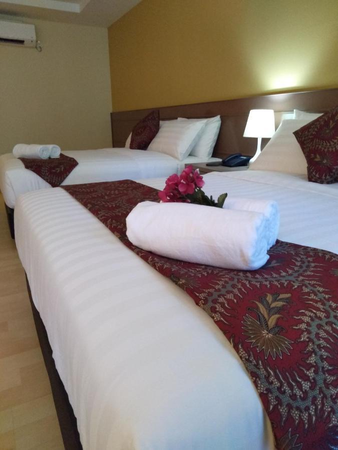 Temu Primula Hotel Kampong Seberang Timor Ngoại thất bức ảnh